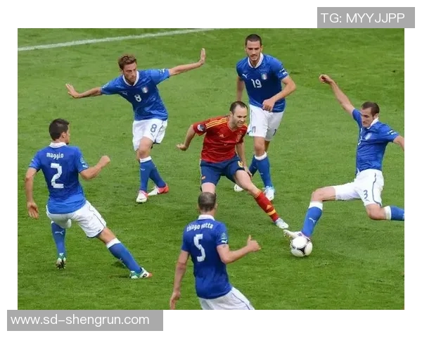 昔日绿茵场上的传奇人物盘点与他们的辉煌成就回顾